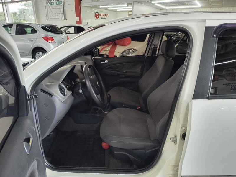 VOLKSWAGEN - VOYAGE - 2010/2011 - Branca - R$ 33.900,00