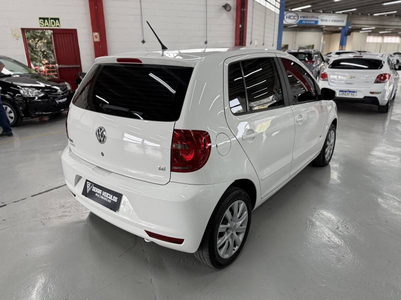 VOLKSWAGEN - FOX - 2012/2013 - Branca - R$ 41.900,00