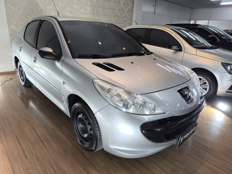 PEUGEOT - 207 - 2008/2009 - Prata - R$ 21.900,00