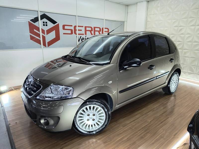 CITROËN - C3 - 2010/2011 - Verde - R$ 25.900,00